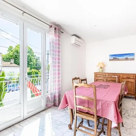 Apartment La Girafe Rouge